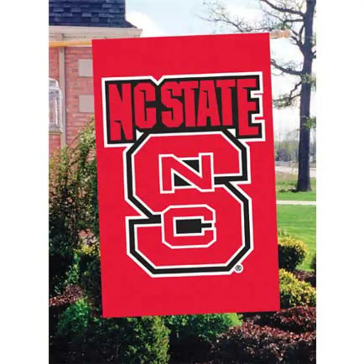 DRAPEAU DE MAISON NC State APPLIQUE
