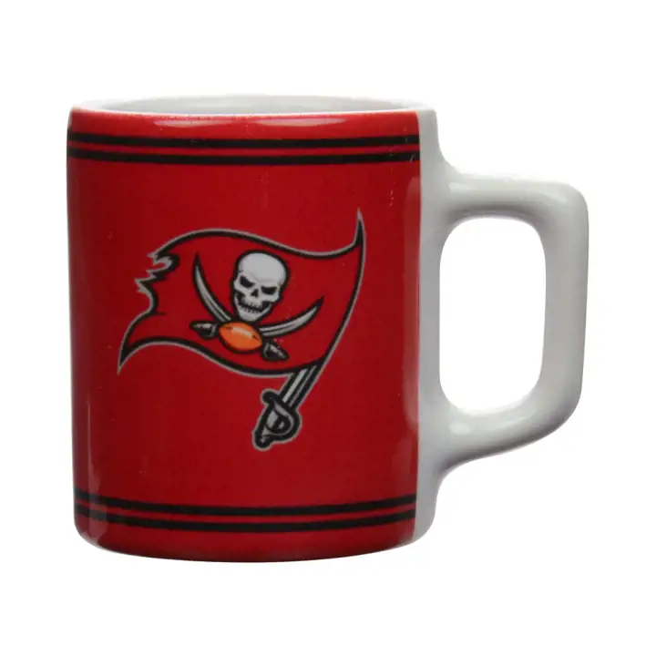 Mini-mug sculpté BUCCANEERS - 2 oz. Rouge drapeau neuf