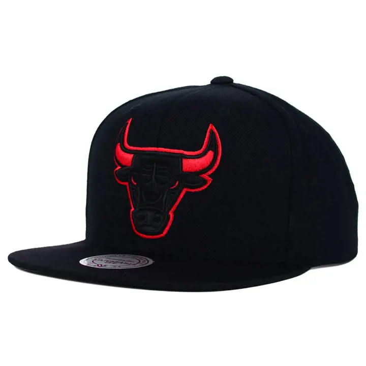 BULLS MN INÉBRANLÉ CASQUETTE Tête de taureau noir/rouge