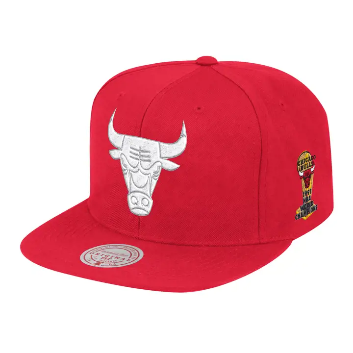 CASQUETTE SNAPBACK ROUGE CARDINAL AVEC ÉCUSSON CHICAGO BULLS NBA