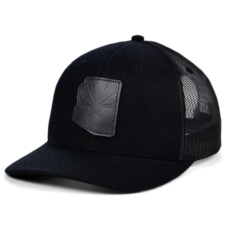 ARIZONA Casquette Trucker incurvée en cuir blackout avec écusson d'état Noir