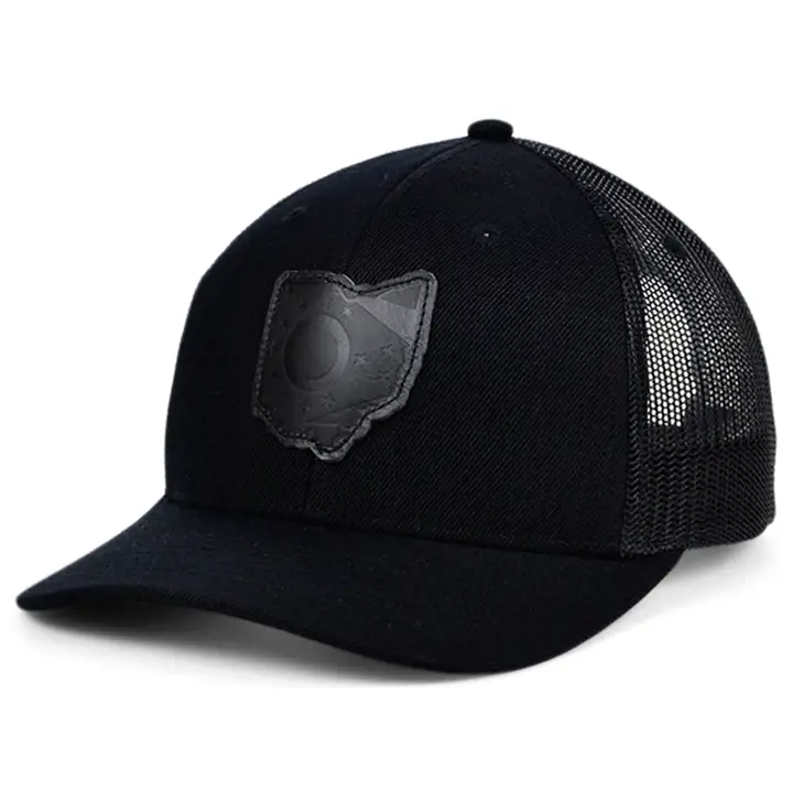 Casquette trucker incurvée en cuir OHIO Blackout avec drapeau et écusson d'État BLK/BL