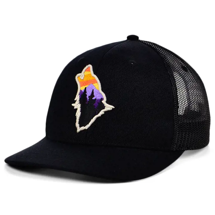 Casquette de camionneur incurvée Loup Hurlant Nuit Animale Noir/Ast