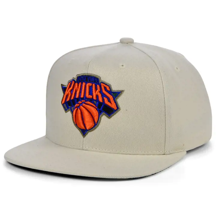 NEW YORK KNICKS NBA CASQUETTE SNAPBACK BLANCHE CASSÉE TAN/boisée