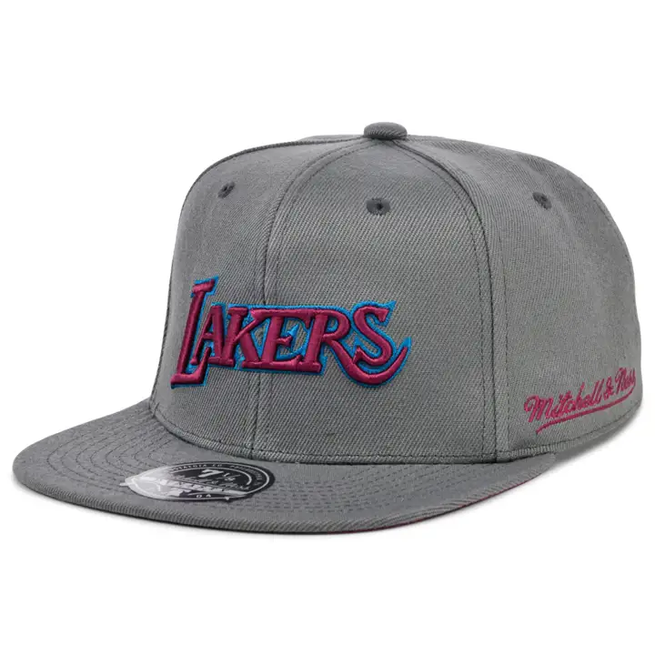 Los Angeles Lakers NBA Carbon Cabernet Ajusté graphique/graphique/foncé