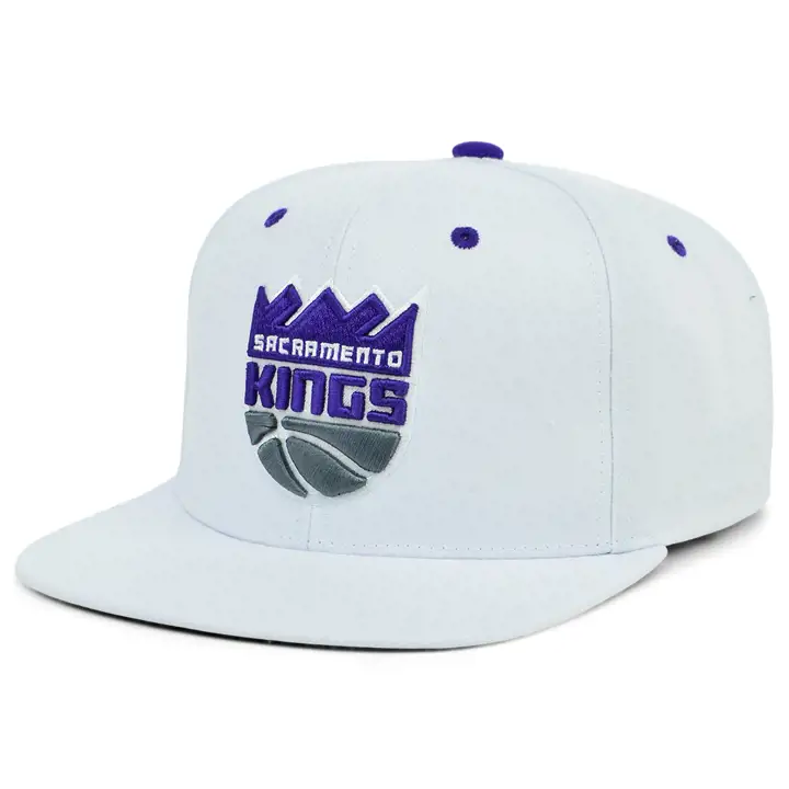 Casquette snapback NBA Sacramento Kings, coloris officiel de l'équipe, blanc/blanc/violet