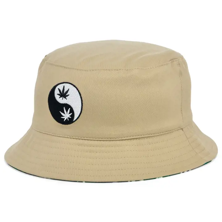 ordinary crowns Chapeau Bob Réversible ivoire/vert Ying Yang Feuilles de Cannabis