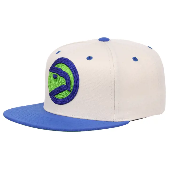 Casquette snapback Atlanta Hawks NBA en broderie chenille ivoire/bleu/vert