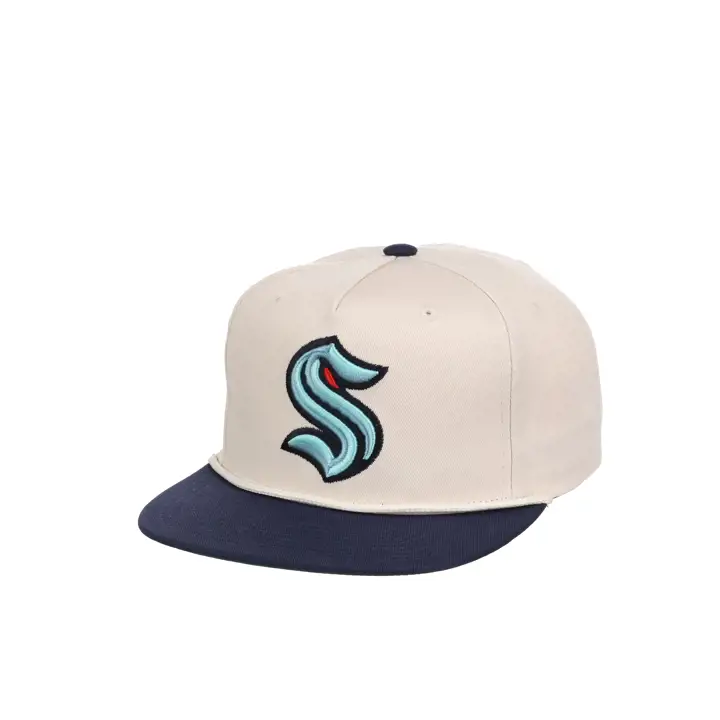 Casquette Seattle Kraken NHL 2 tons chromée Golfer actuelle argent/marine