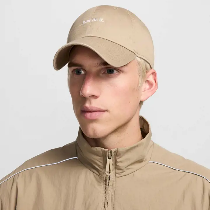 Nike U NK CLUB CASQUETTE U CB JDI L kha/wht