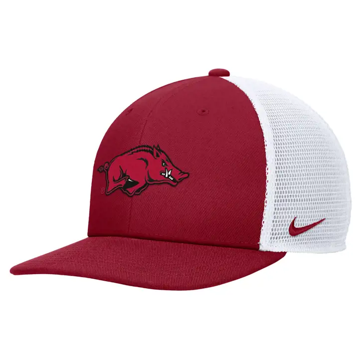 Casquette réglable en maille NK des Razorbacks de l'Arkansas NCAA, rouge cramoisi/blanc